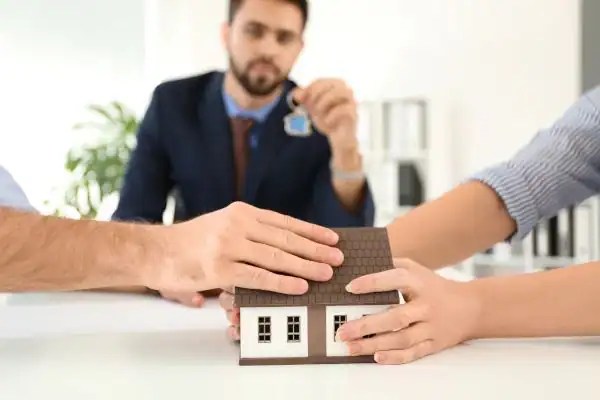 Couple arguing over property in divorce mediation Ryde
